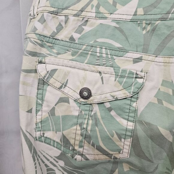 Vintage Gloria Vanderbilt Green Tropical Bermuda Cargo Shorts 16 - Picture 9 of 14